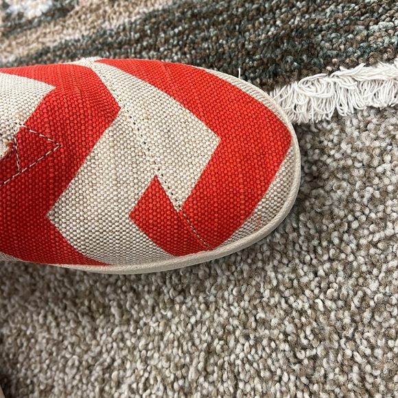 Like new Tom’s slip on size 7.5 women’s - Picture 7 of 9